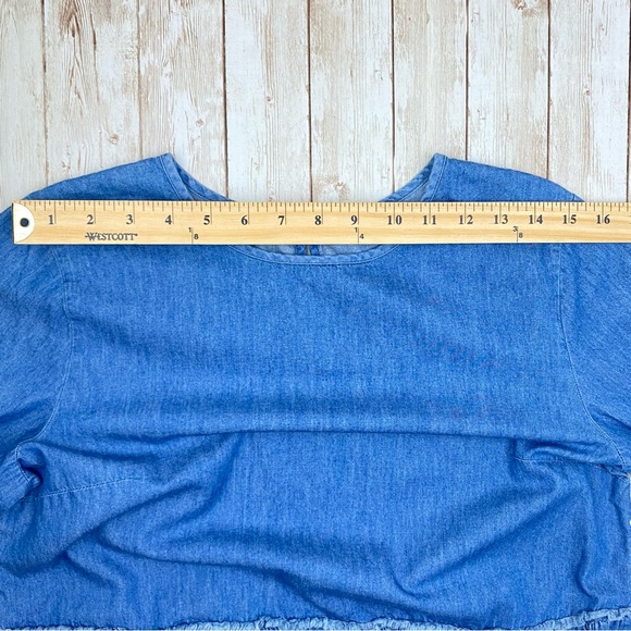 🌺$5  
Universal Thread Chambray Peplum Long Sleeve Top- S - Picture 3 of 12